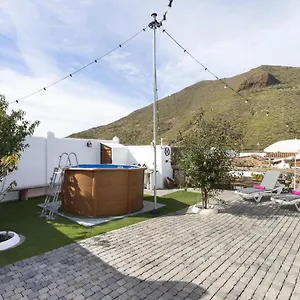 beautiful-canarian-house-bursting-with-character.in-canary-islands.com/